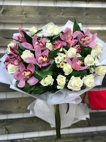 Букет цветов из: Розы и Хризантемы в Смоленской