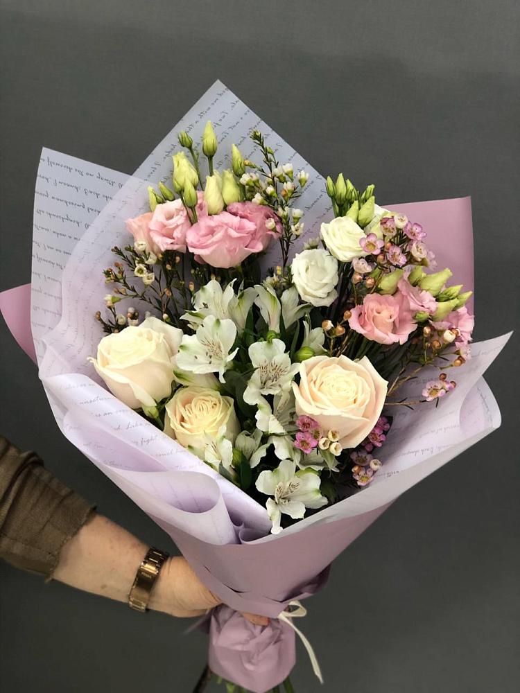 Букет цветов из: Альстромерии, Розы и Лизиантусы в Смоленской