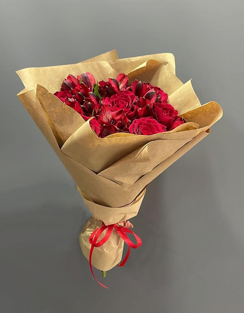 Букет цветов из: Альстромерии и Розы в Смоленской