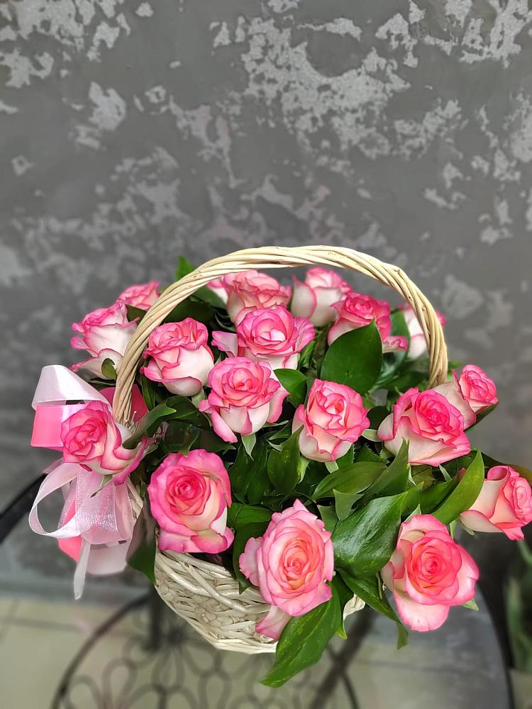 Цветочная композиция из Розы в корзине в Смоленской