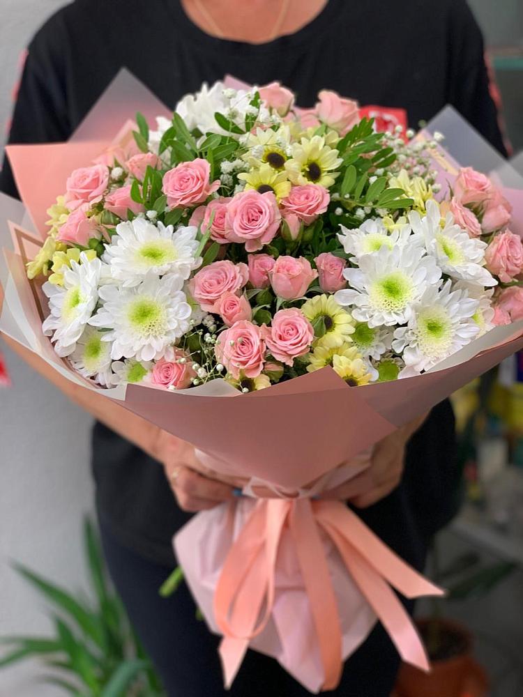 Букет цветов из: Розы и Хризантемы в Смоленской