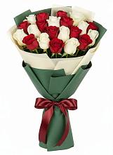 Букет Микс из красных и белых роз в Смоленской