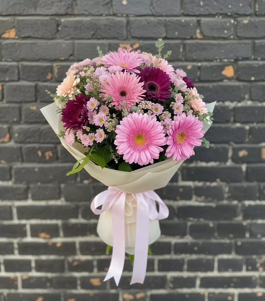 Букет цветов из: Герберы и Хризантемы в Смоленской