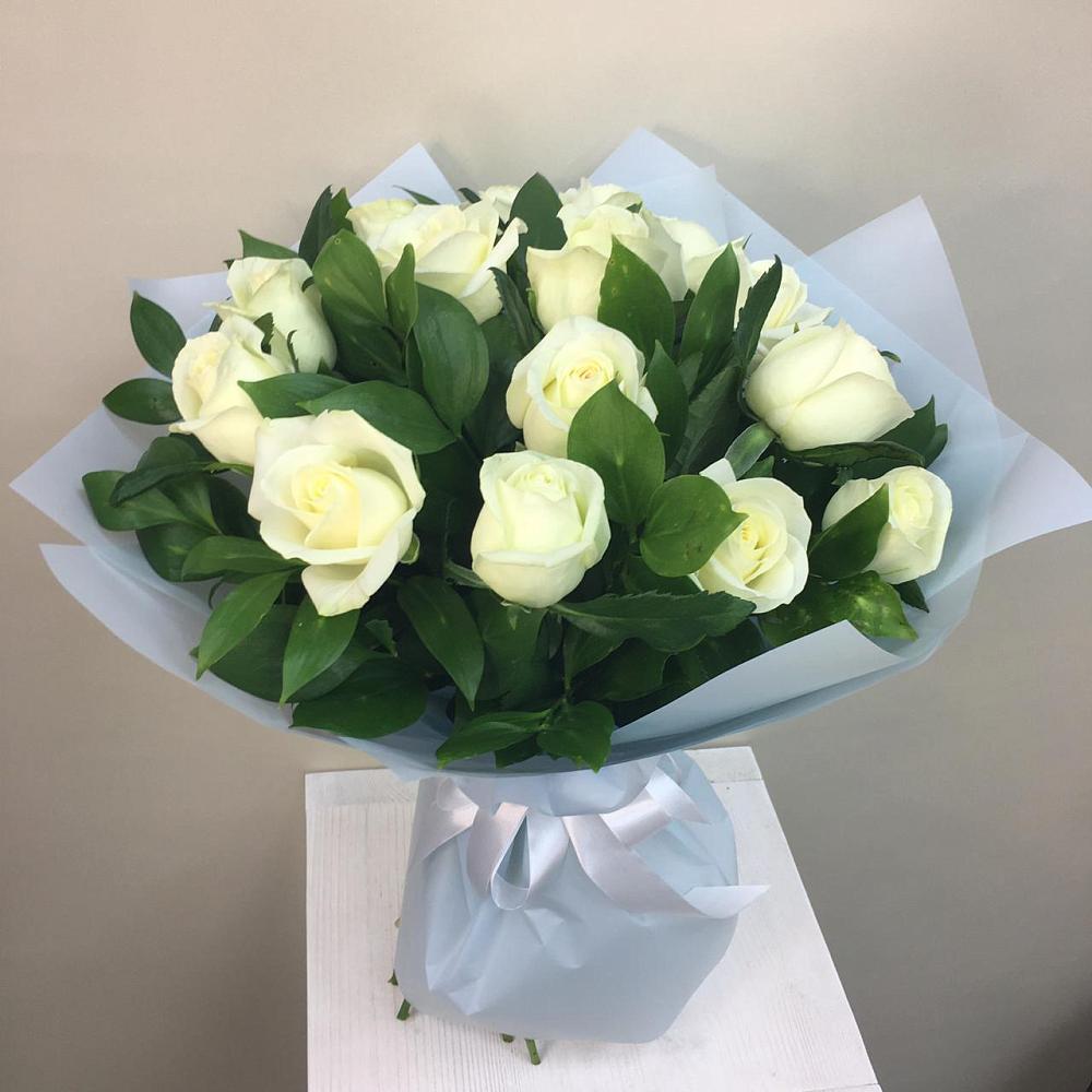 Букет 15 Белых роз Проуд в Смоленской
