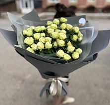 Букет Белые кустовые розы Солинеро в Смоленской