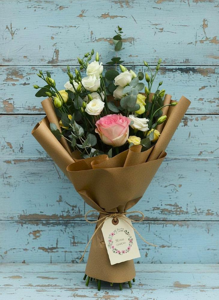 Букет цветов из: Розы и Лизиантусы в Смоленской