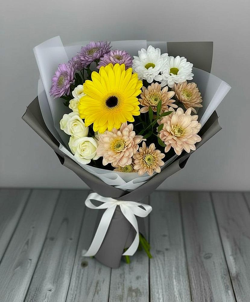 Букет цветов из: Розы, Герберы и Хризантемы в Смоленской