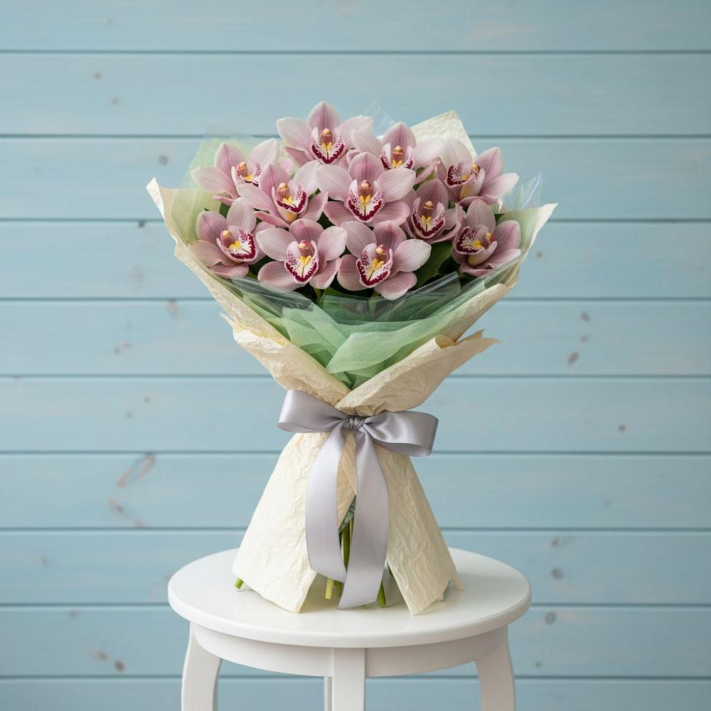 Букет цветов из: Орхидеи и Розы в Смоленской