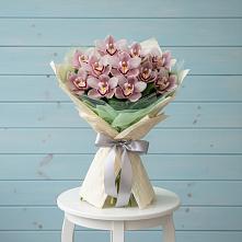Букет цветов из:  Орхидеи и Розы в Смоленской
