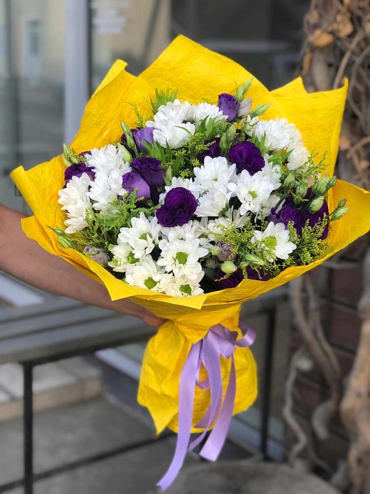 Букет цветов из: Ирисы, Хризантемы и Ромашки в Смоленской