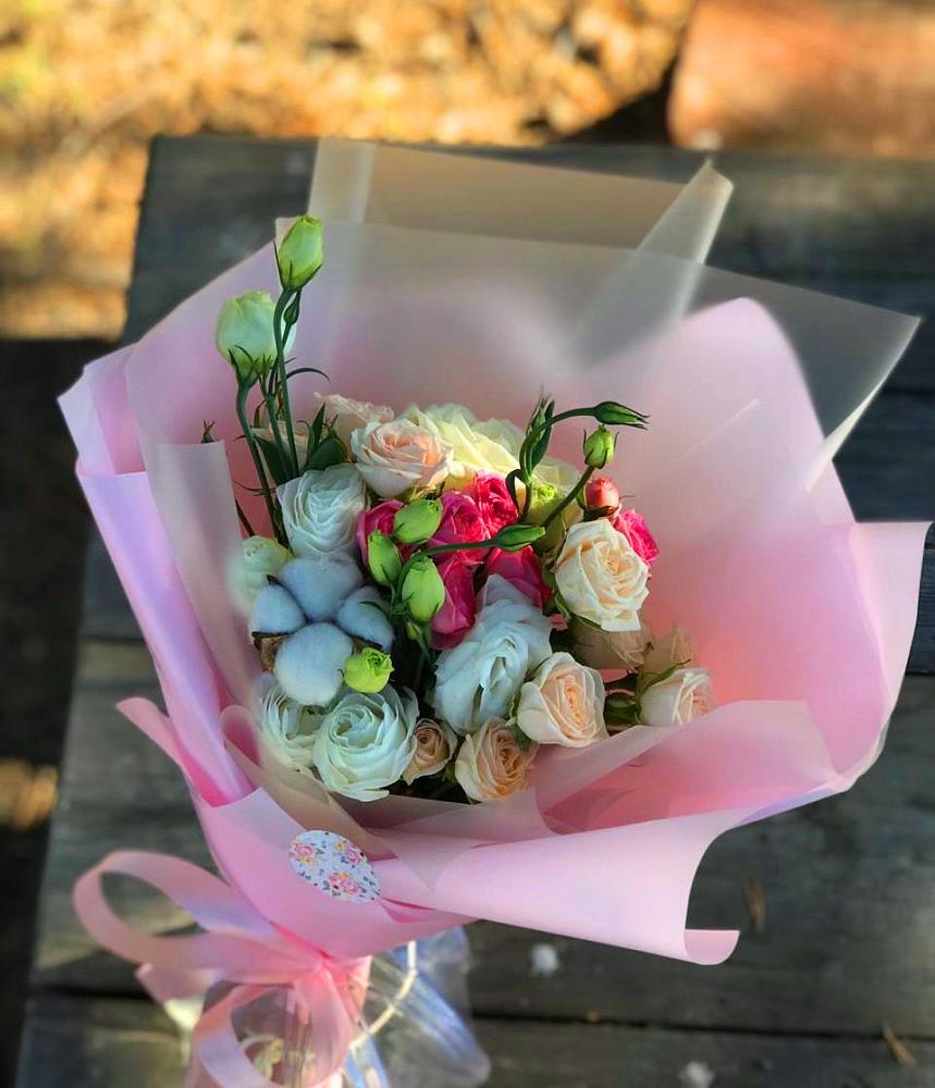 Букет цветов из: Розы и Лизиантусы в Смоленской