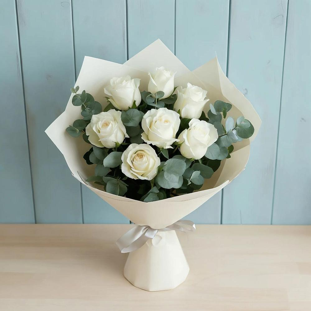 Букет Белые розы в Эвкалипте в Смоленской