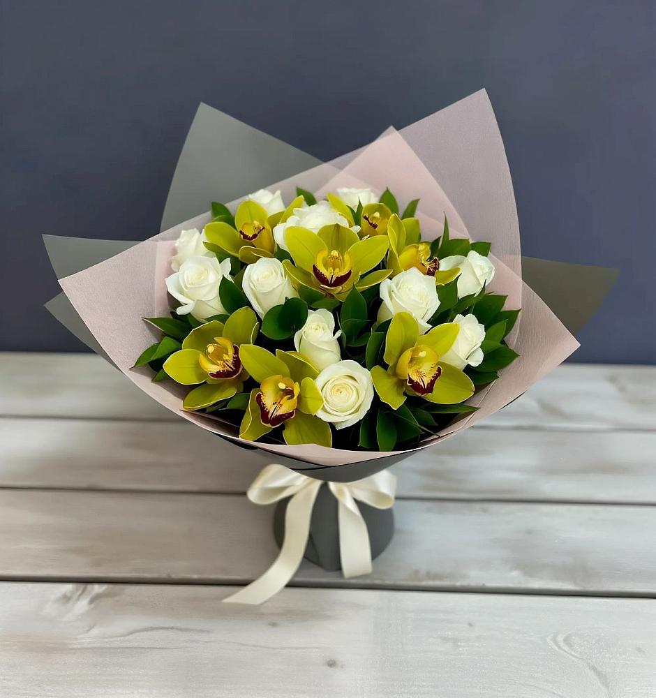 Букет цветов из: Орхидеи и Розы в Смоленской