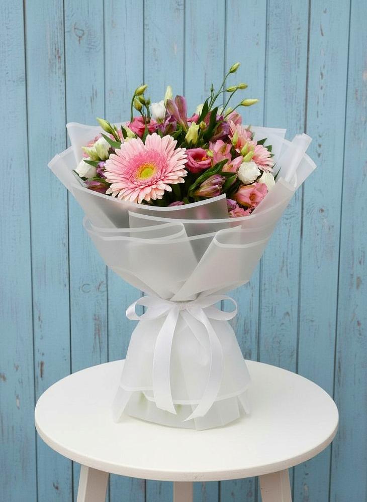 Букет цветов из: Герберы, Альстромерии и Лизиантусы в Смоленской