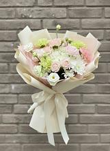 Букет цветов из:  Гвоздики, Розы, Лизиантусы и Хризантемы в Смоленской