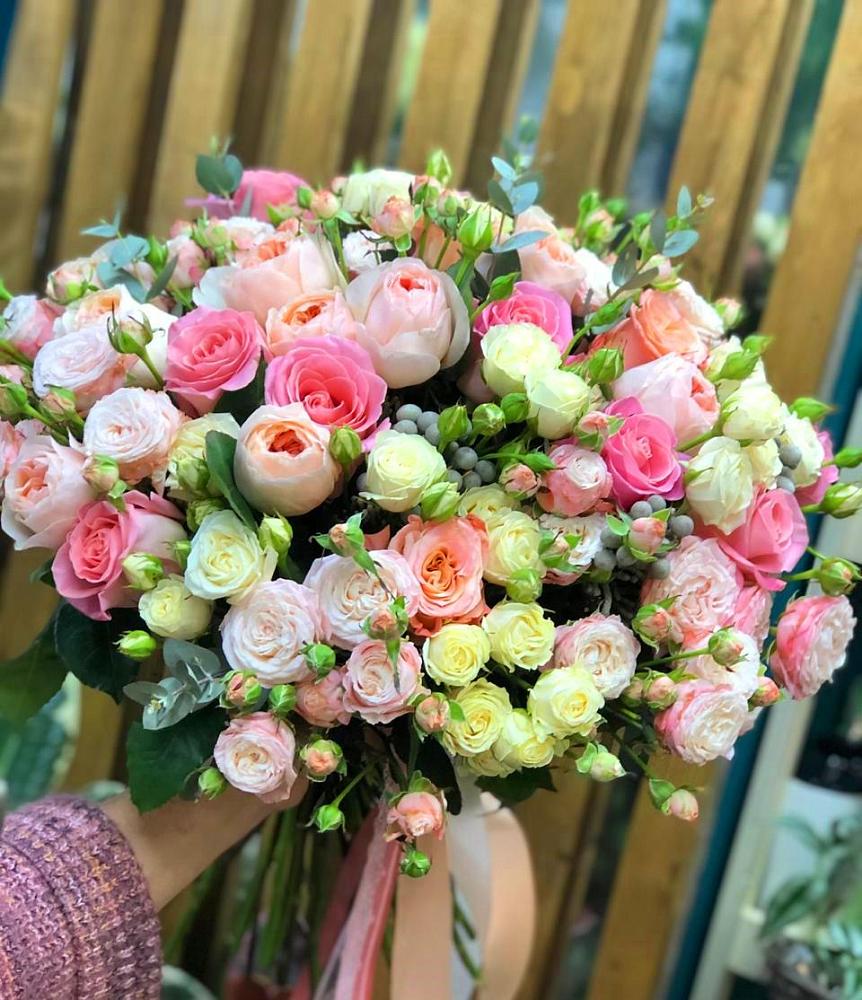 Букет цветов из: Розы в Смоленской