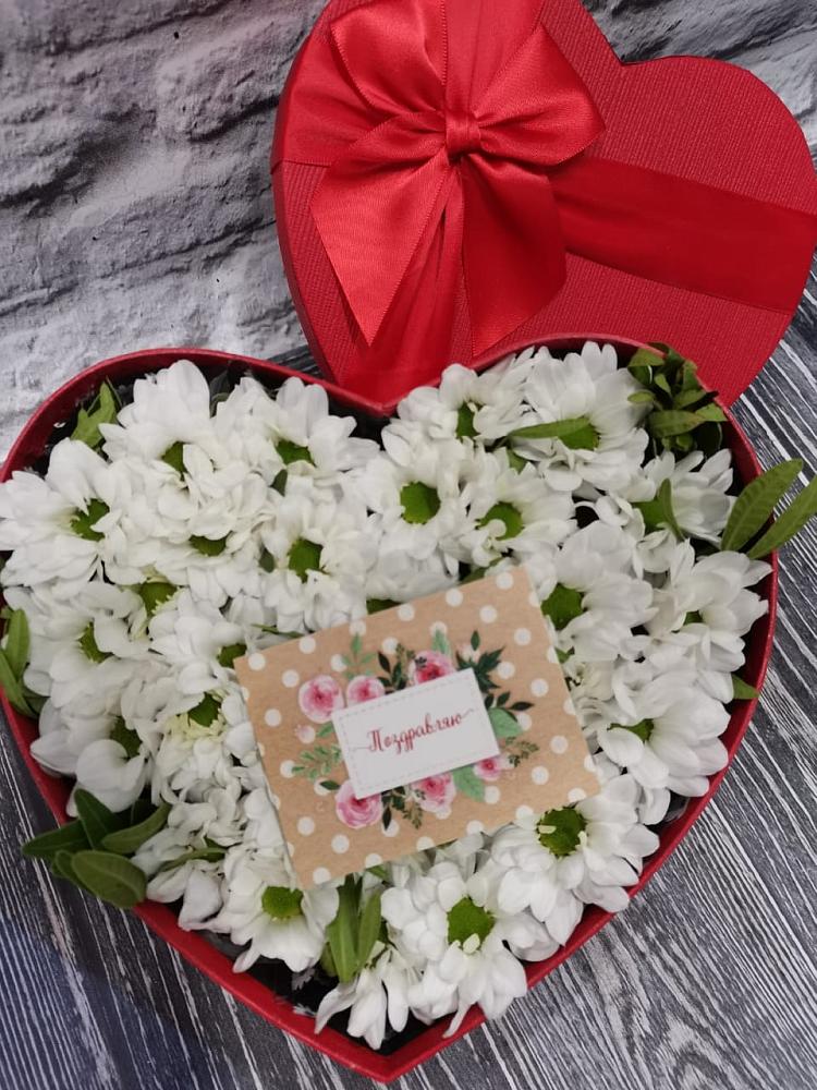 Цветочная композиция из Хризантемы в виде сердца в Смоленской