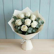 Букет Белые розы в Эвкалипте в Смоленской