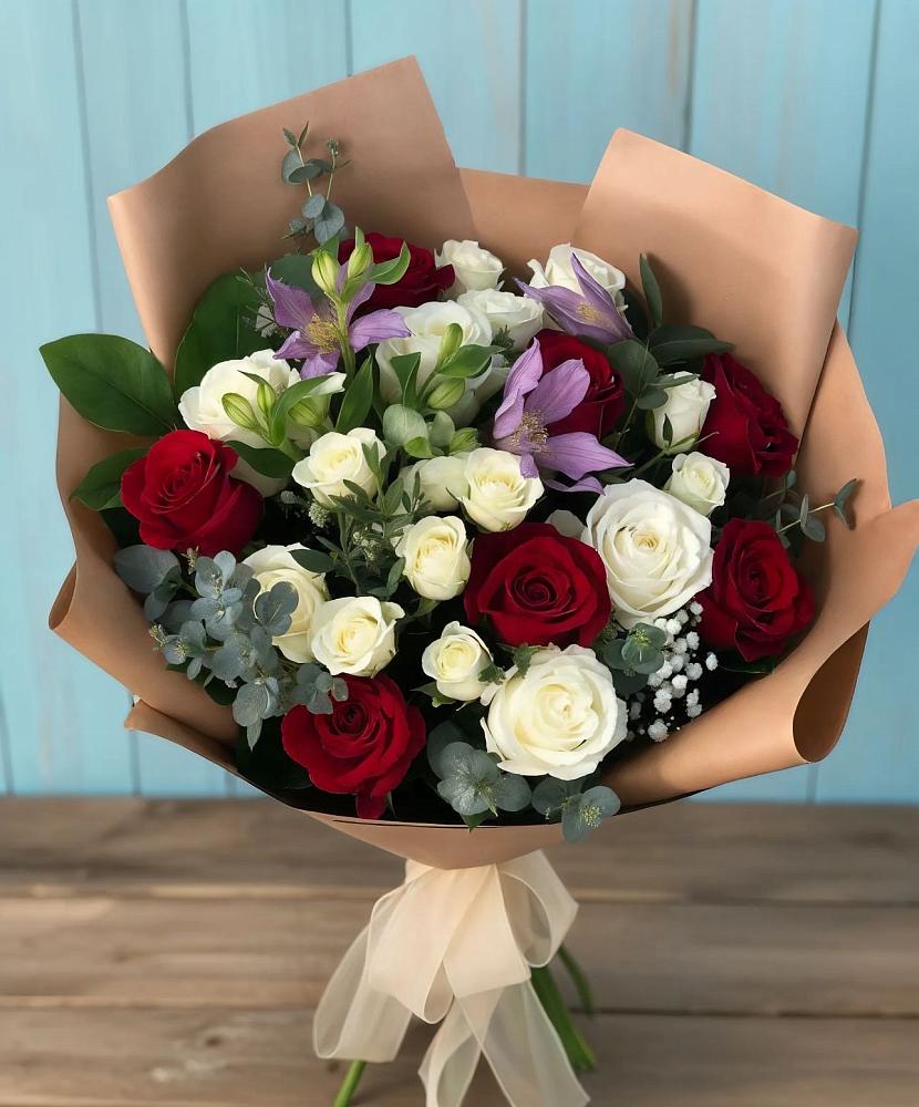 Букет цветов из: Розы и Альстромерии в Смоленской