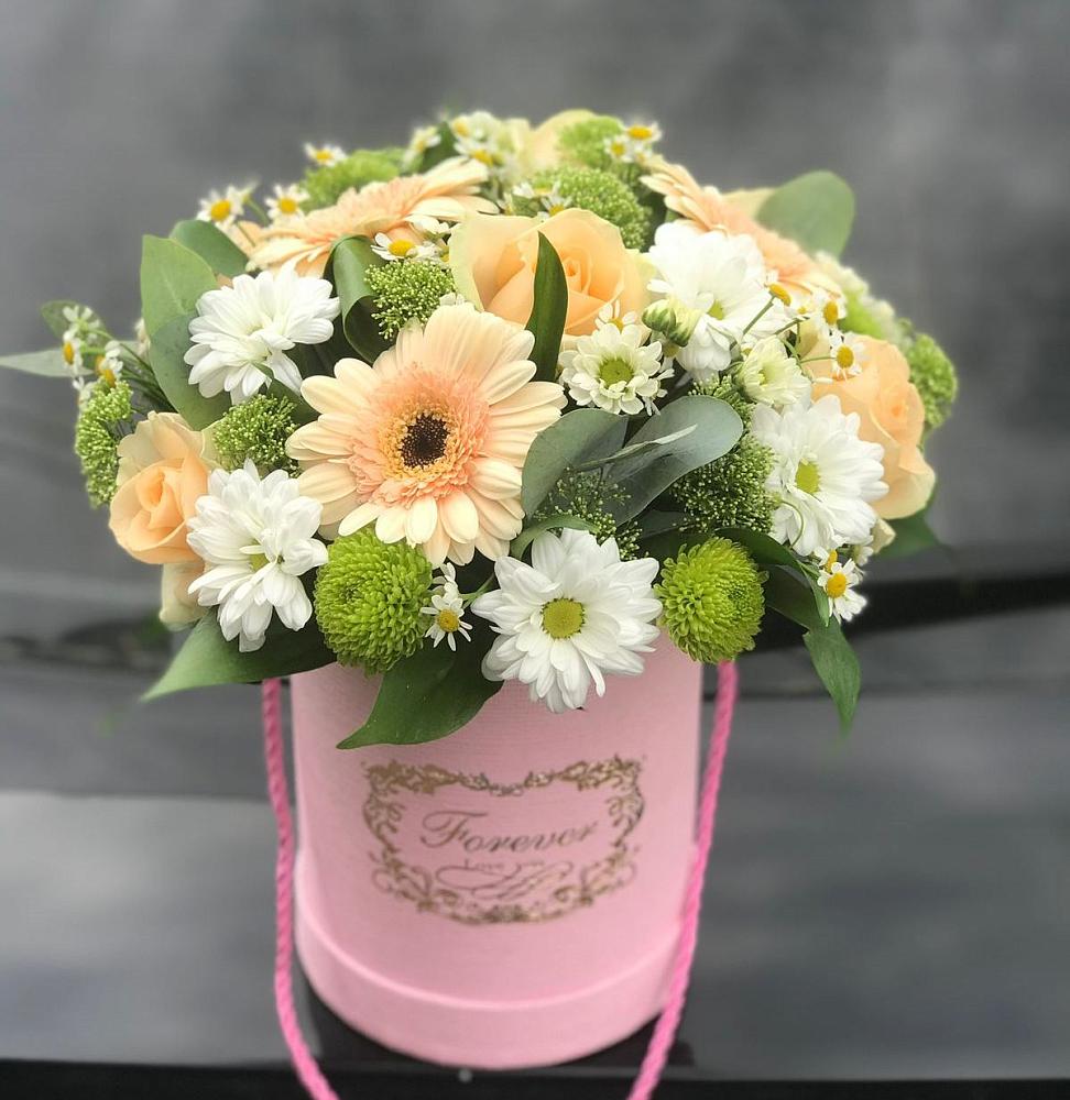 Цветочная композиция из Розы, Герберы и Хризантемы в шляпной коробке в Смоленской