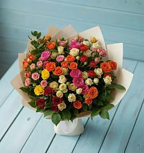 Букет Микс из разноцветных кустовых роз в Смоленской