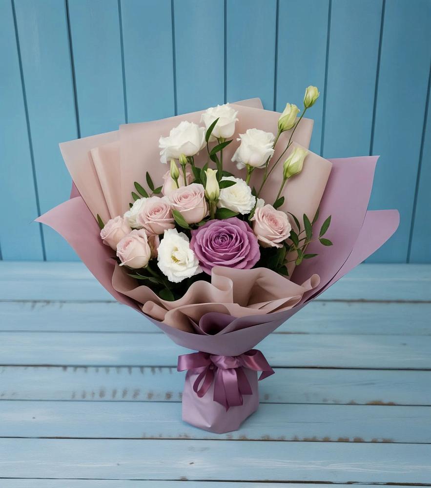 Букет цветов из: Розы и Лизиантусы в Смоленской